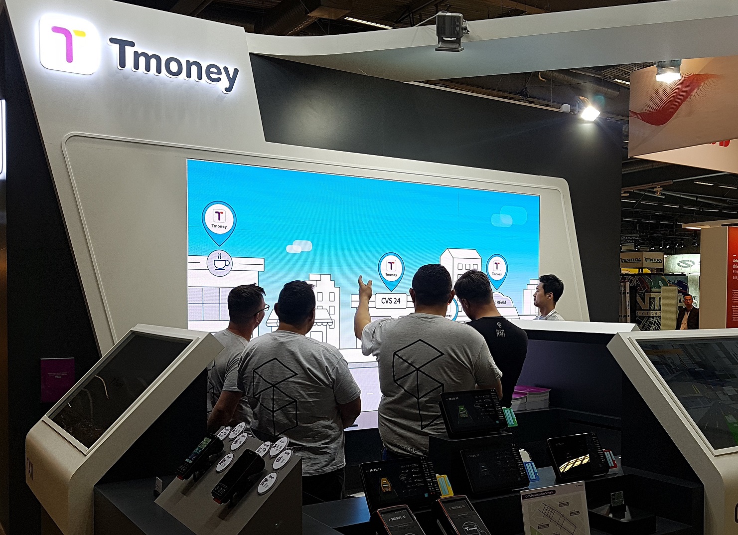 스웨덴 스톡홀름에서 개최중인 세계 최대 규모 대중교통 박람회서 전시부스 이미지